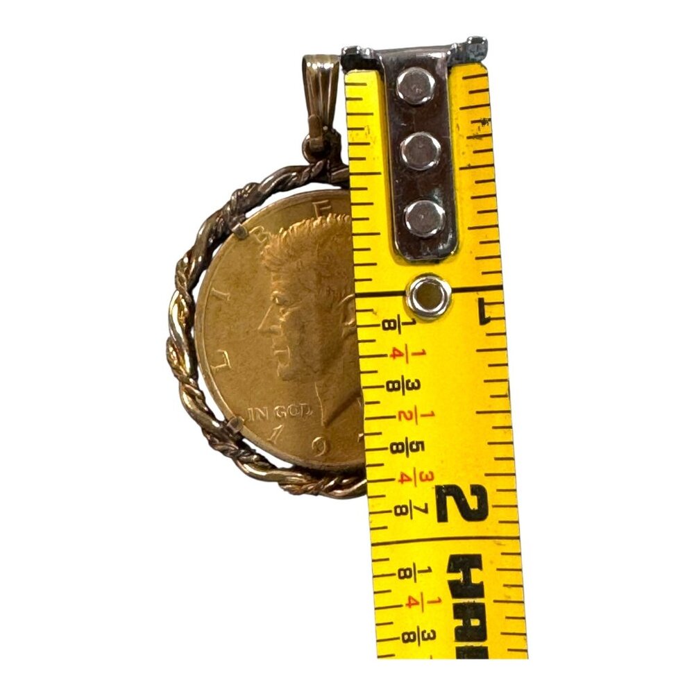 1972 Kennedy Half Dollar Coin Pendant In Gold-Tone Rope Frame Vintage President - Picture 3 of 4